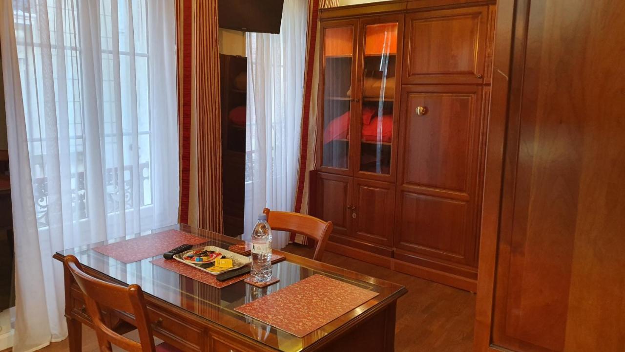 Bernardo 42 Galande Apartment Paris Bagian luar foto